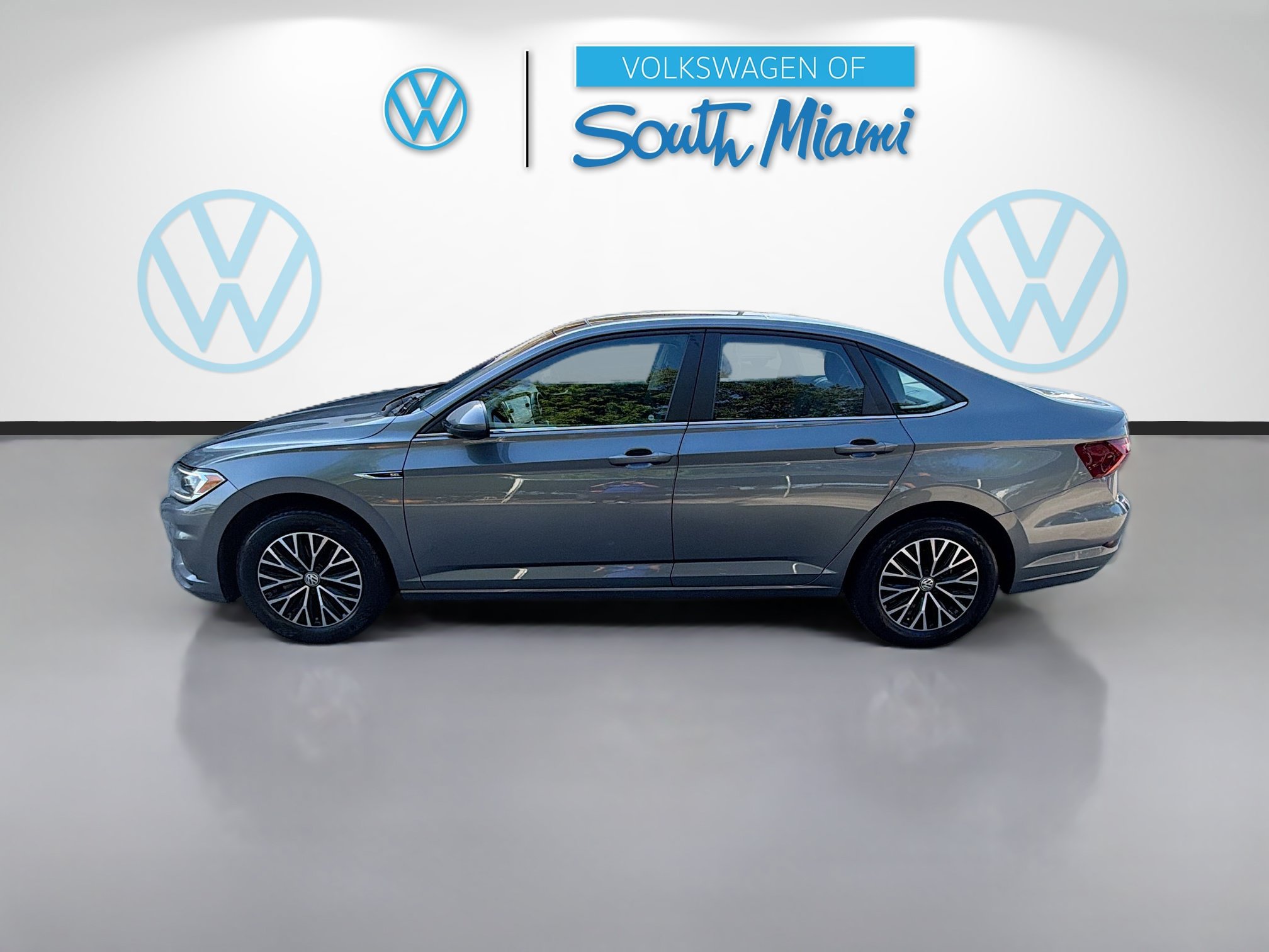 Used 2019 Volkswagen Jetta SEL w/ Cold Weather Package FWD image 3