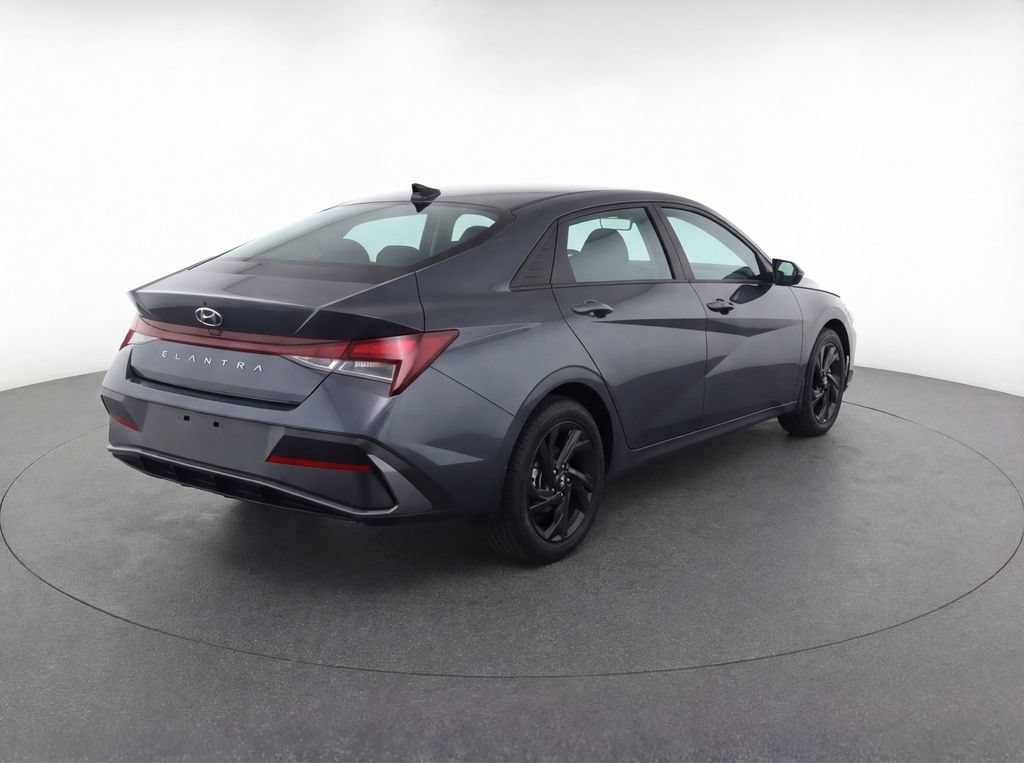 New 2026 Hyundai Elantra SEL Sport FWD image 4