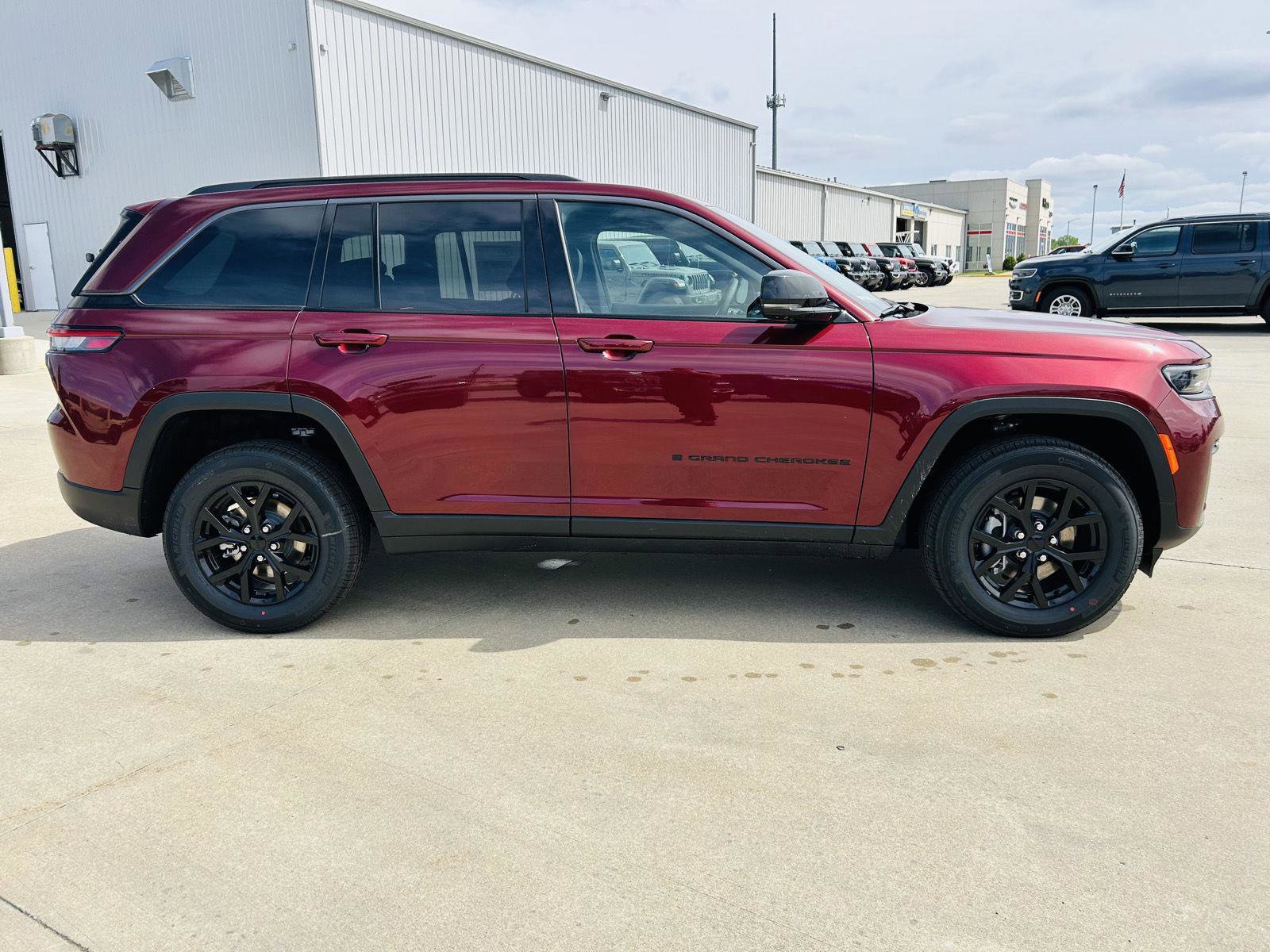 New 2026 Jeep Grand Cherokee Altitude AWD/4WD image 39