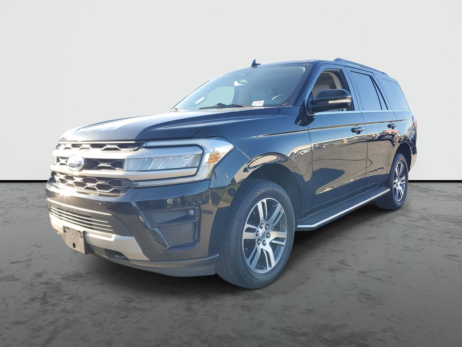 Used 2022 Ford Expedition XLT image 2