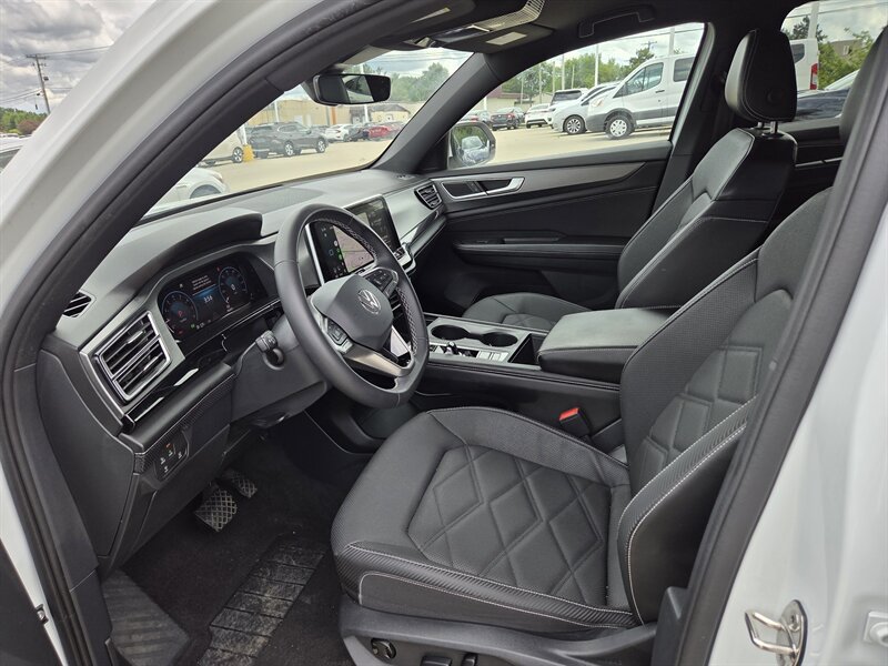 Used 2024 Volkswagen Atlas Cross Sport SE AWD/4WD image 10