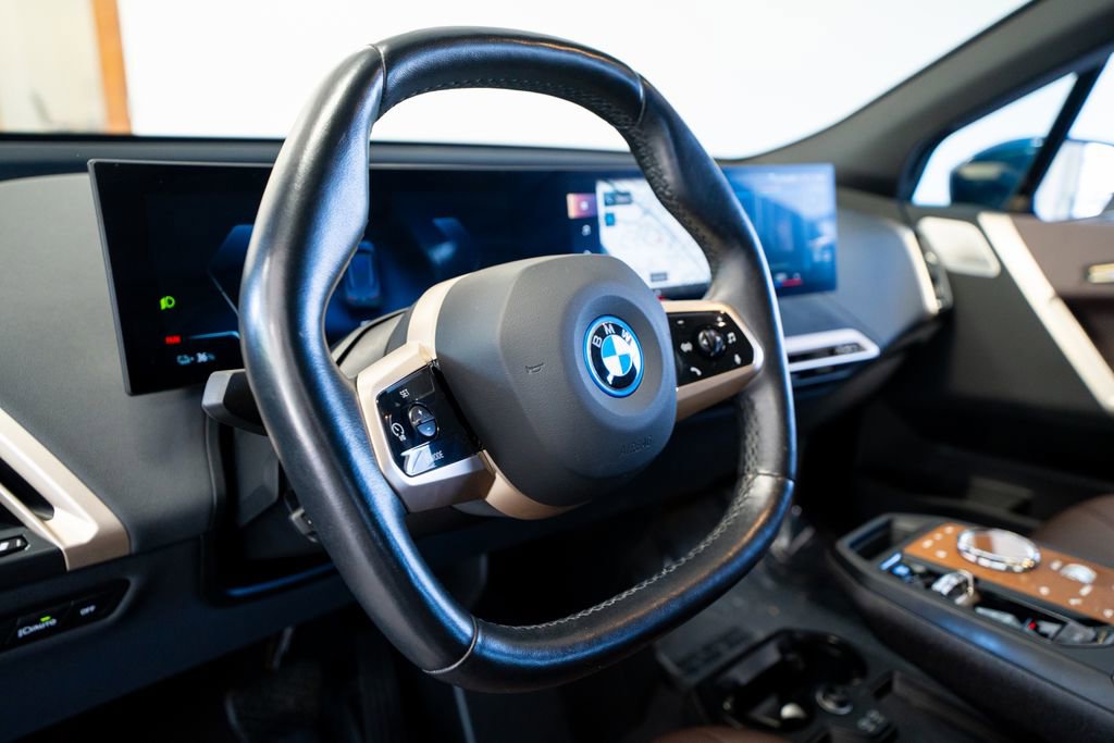 Used 2023 BMW iX xDrive50 w/ Premium Package AWD/4WD image 34