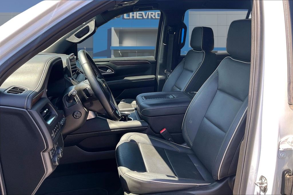 Used 2024 Chevrolet Suburban Premier AWD/4WD image 21