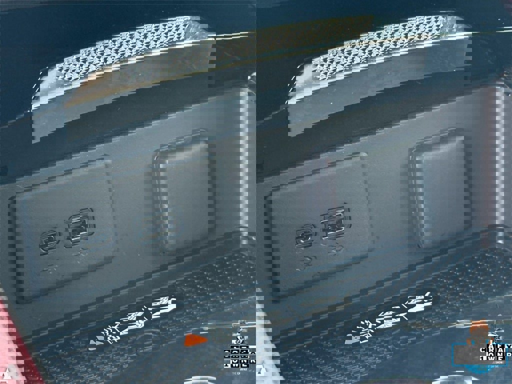 Used 2025 Buick Envision Sport Touring image 23