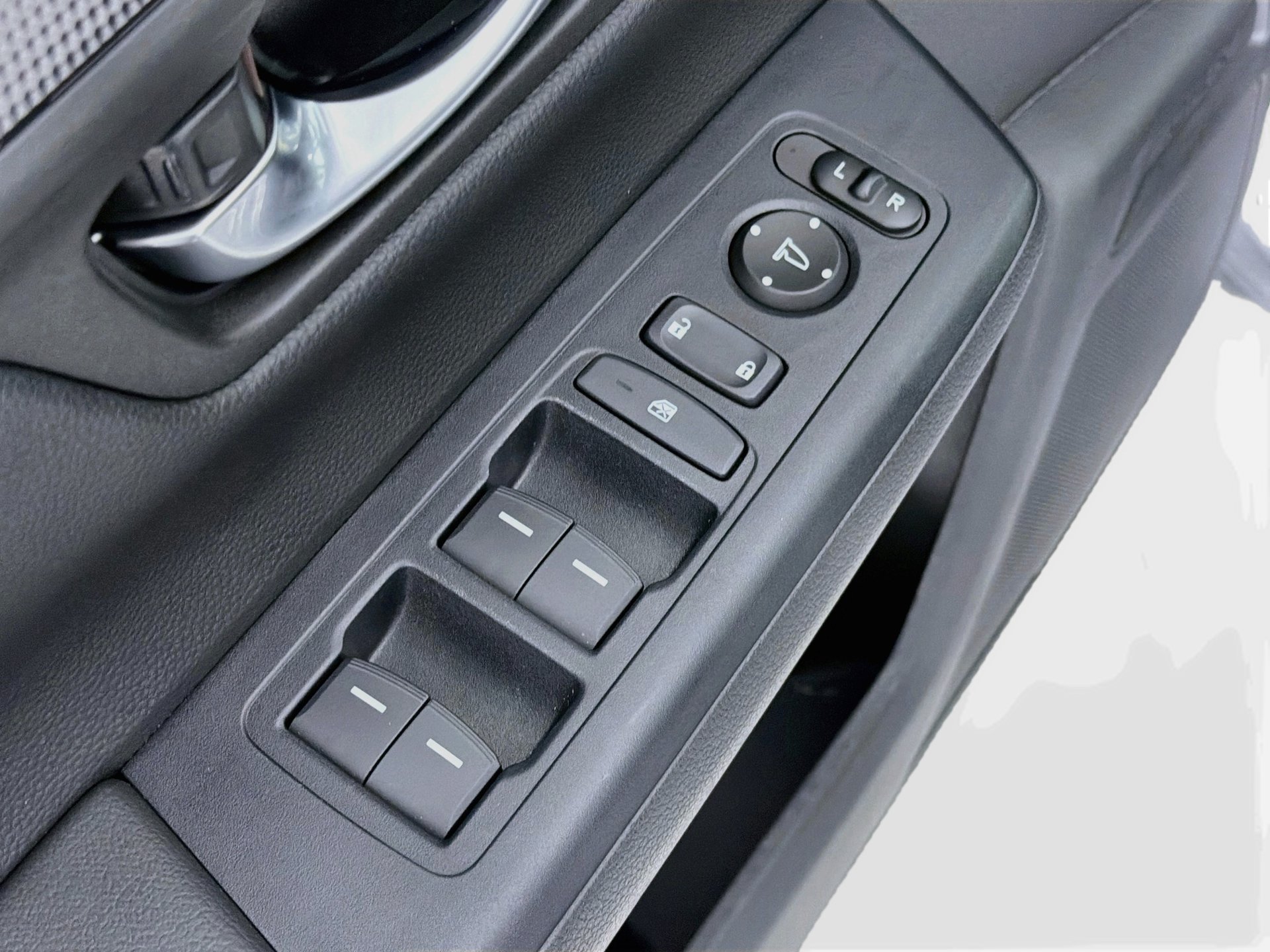 Certified 2025 Honda CR-V Sport-L image 22