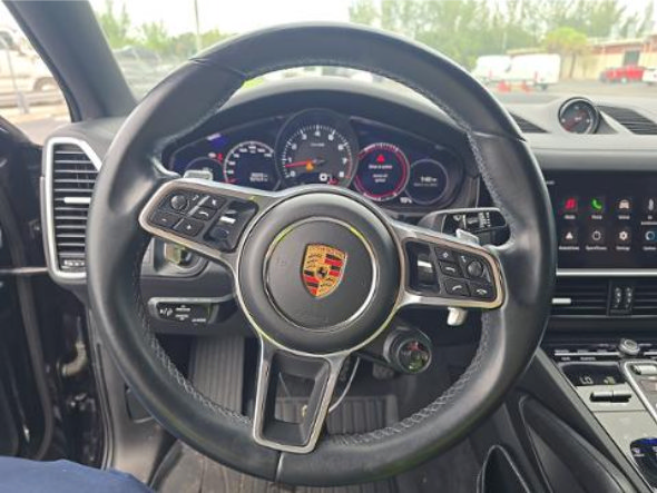 Used 2022 Porsche Cayenne Platinum Edition AWD/4WD image 5
