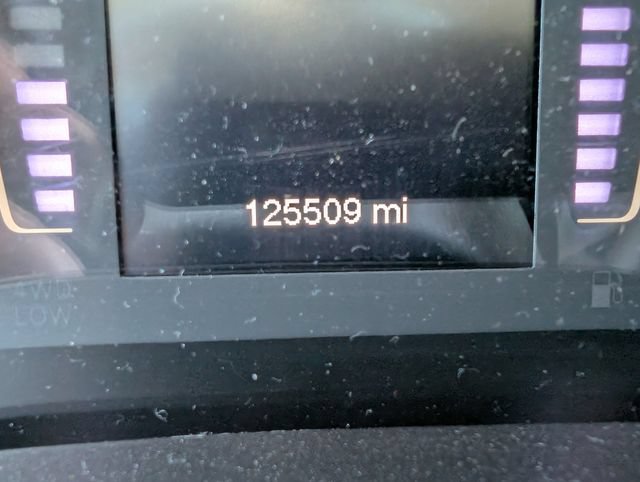 Used 2018 Jeep Cherokee Latitude w/ Altitude Package FWD image 12