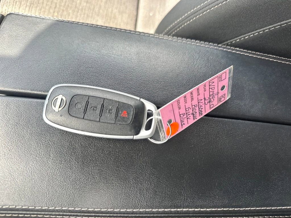 Used 2023 Nissan Rogue SV image 18