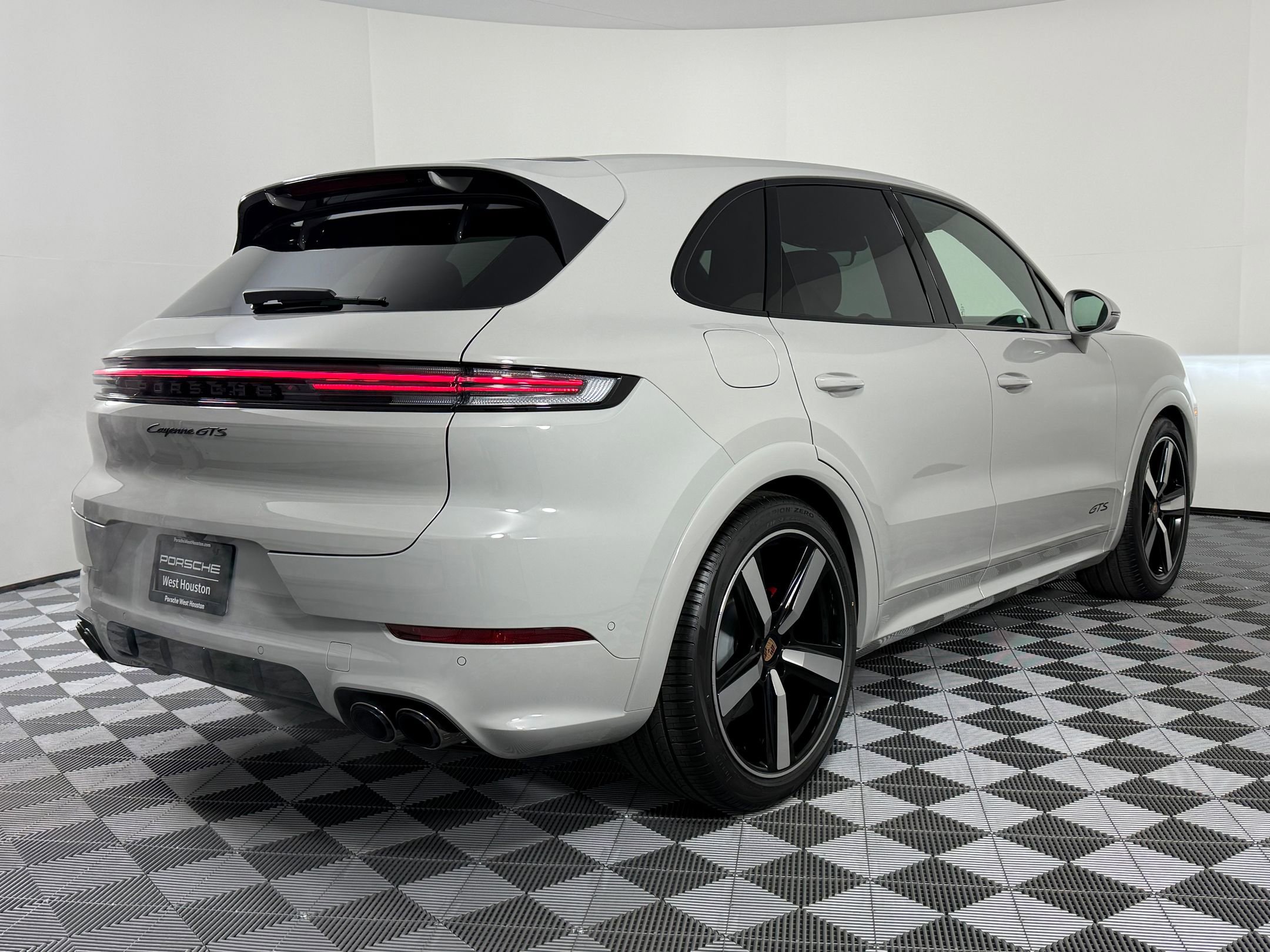 New 2026 Porsche Cayenne GTS image 9