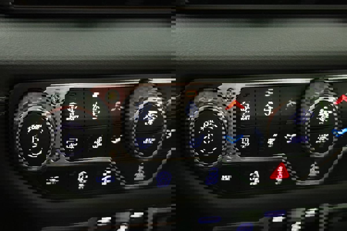 Used 2025 Jeep Wrangler Unlimited Rubicon image 8