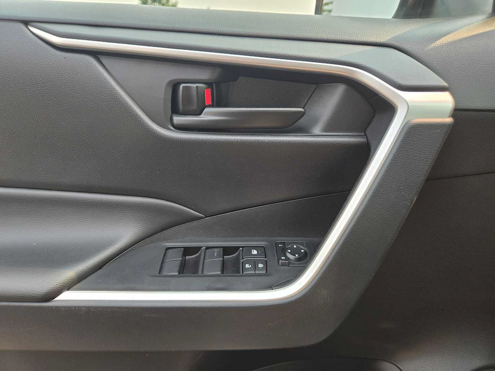 Certified 2025 Toyota RAV4 LE AWD/4WD image 24
