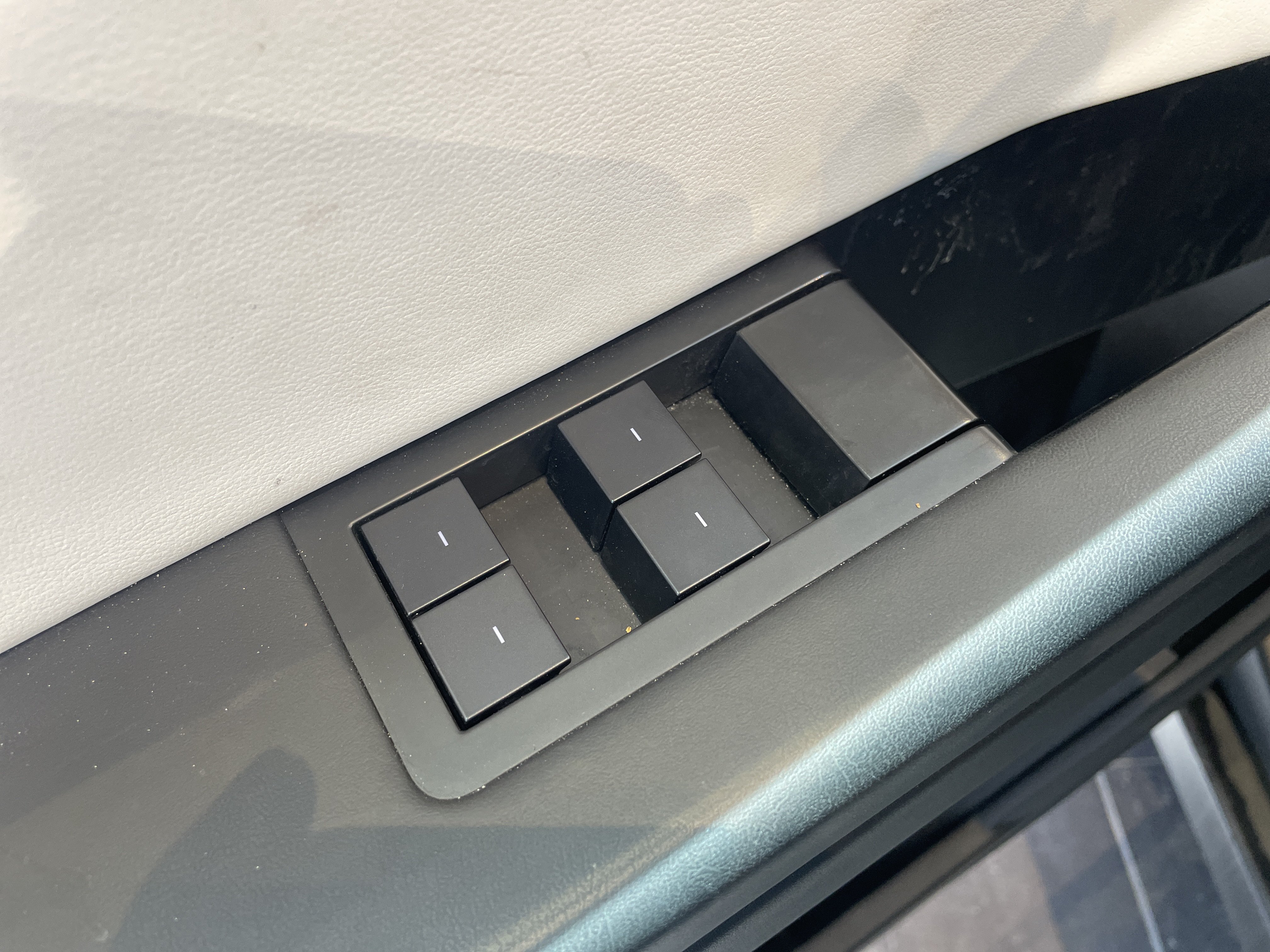 Used 2024 Tesla Cybertruck Cyberbeast AWD/4WD image 16