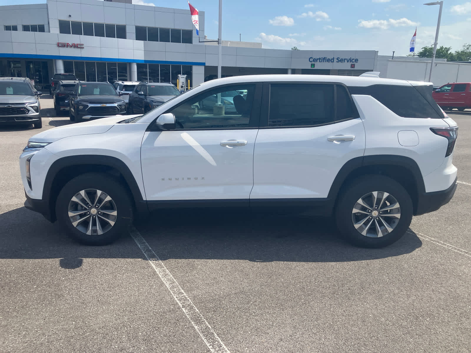 New 2026 Chevrolet Equinox LT w/ Convenience Package II FWD image 4