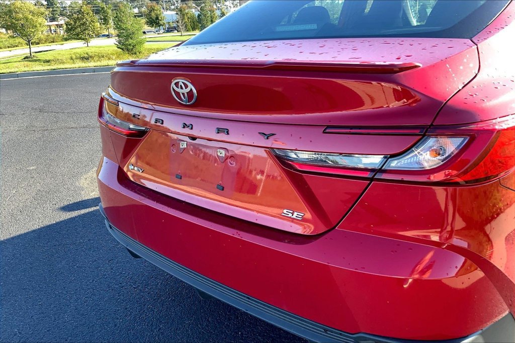 Used 2025 Toyota Camry SE FWD image 4