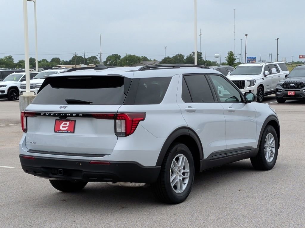 New 2026 Ford Explorer Active RWD image 8
