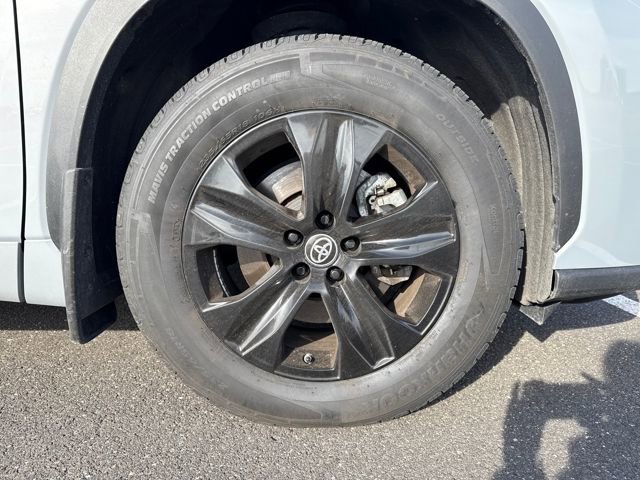 Used 2024 Toyota Highlander XLE image 11