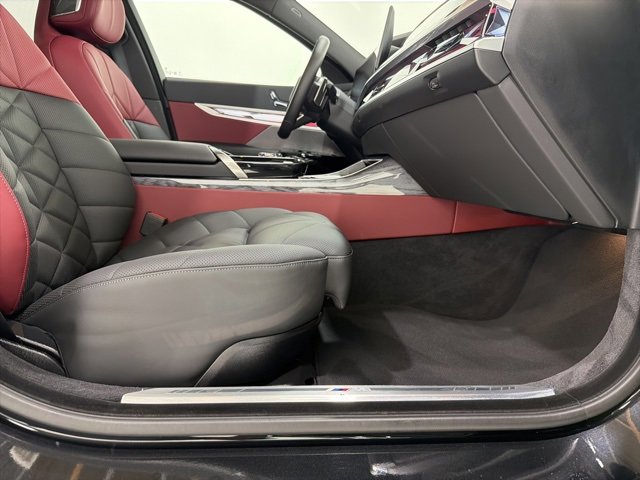 Used 2025 BMW 740i xDrive w/ Premium Package image 21