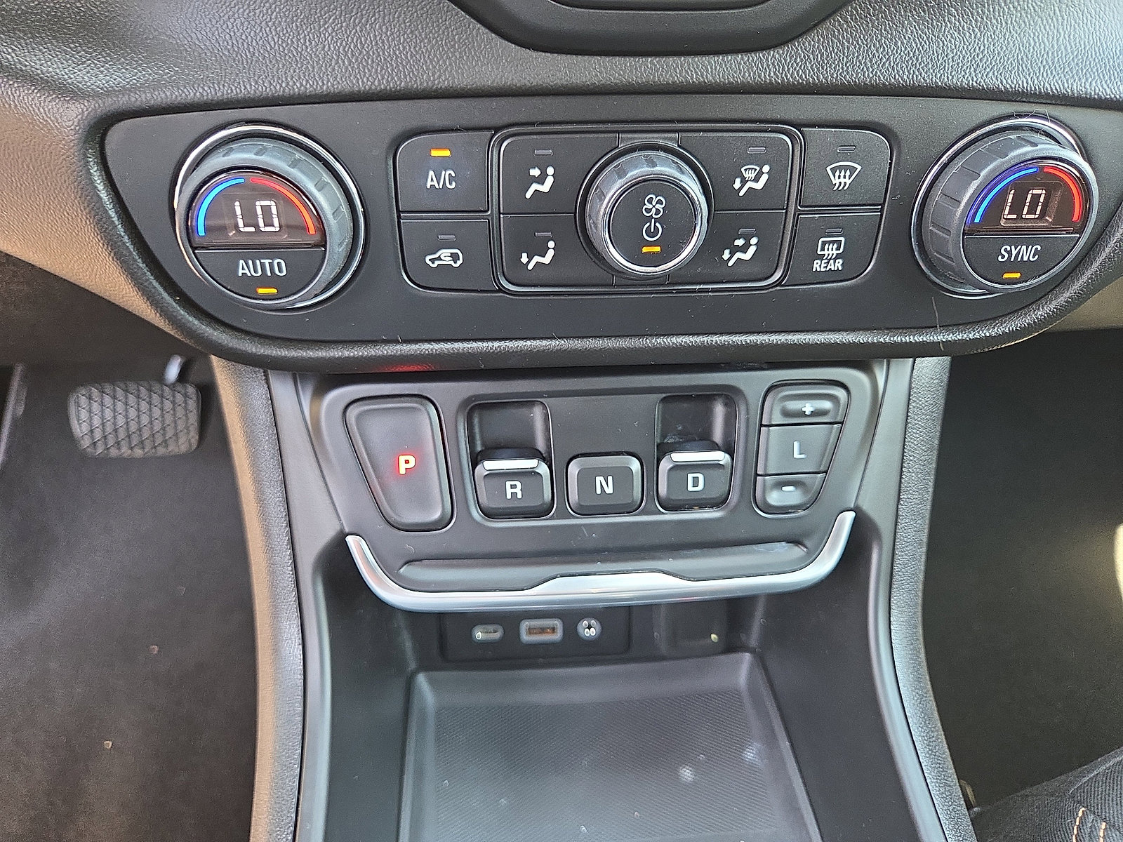 Used 2020 GMC Terrain SLE w/ Driver Convenience Package AWD/4WD image 26