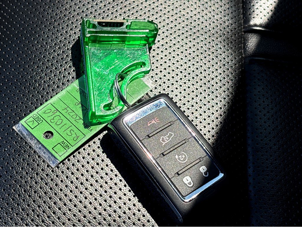 Used 2024 Jeep Wagoneer w/ Premium Group I image 32