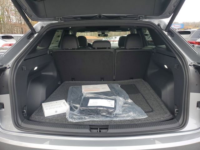 New 2026 Volkswagen Atlas Cross Sport SEL R-Line image 9