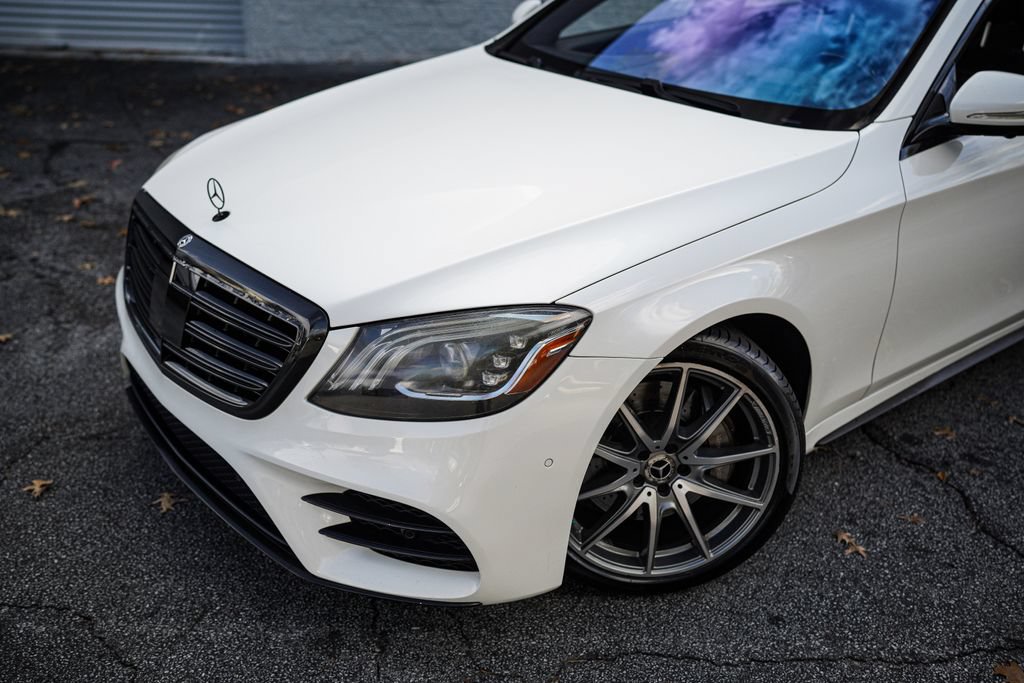 Used 2018 Mercedes-Benz S 560 Sedan w/ AMG Line Exterior image 2