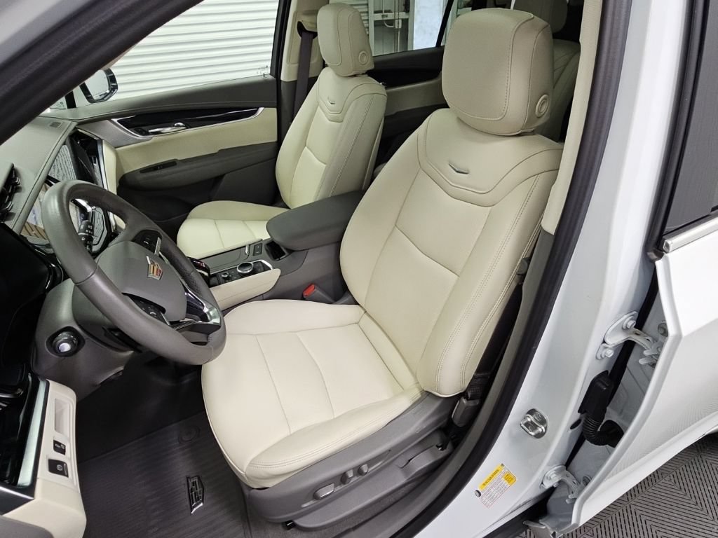 Used 2024 Cadillac XT6 Premium Luxury AWD/4WD image 30