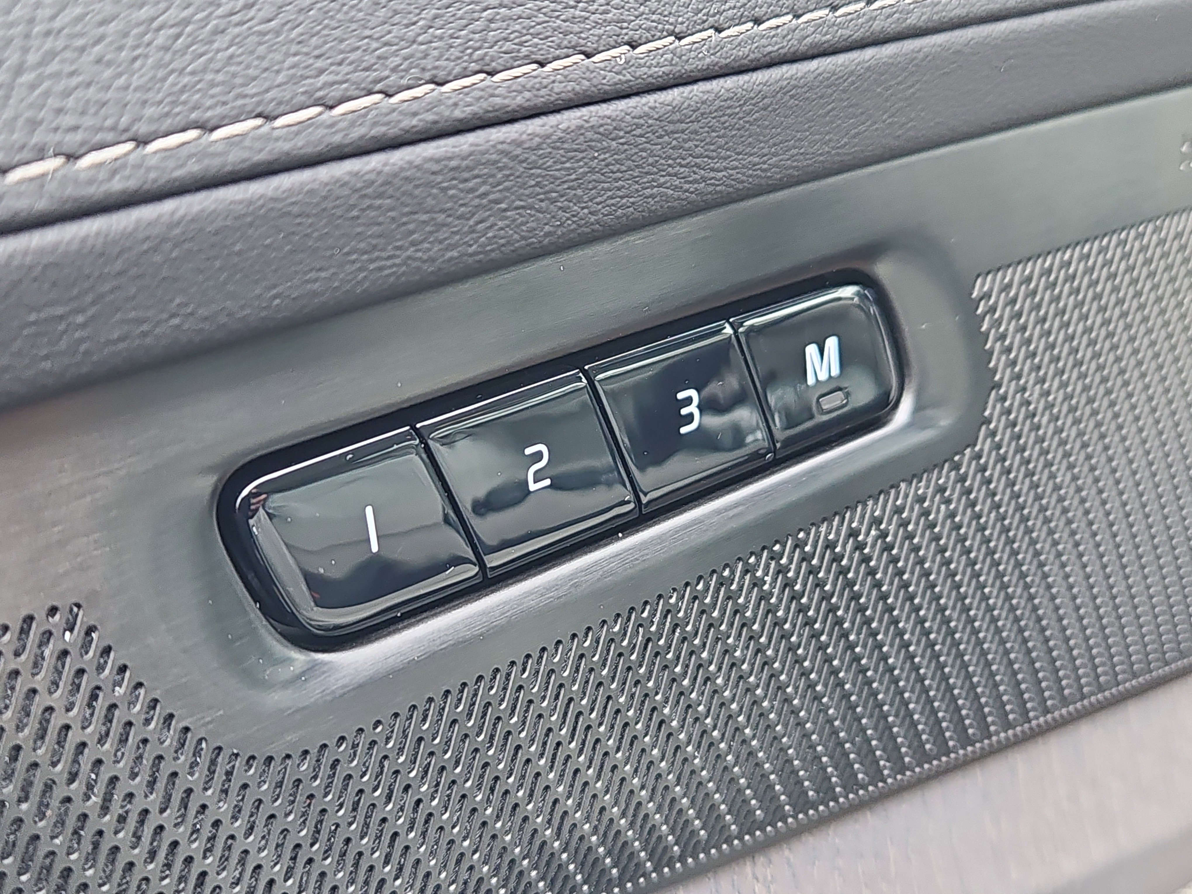 New 2026 Volvo XC90 B6 Ultra w/ Protection Package Premier image 10