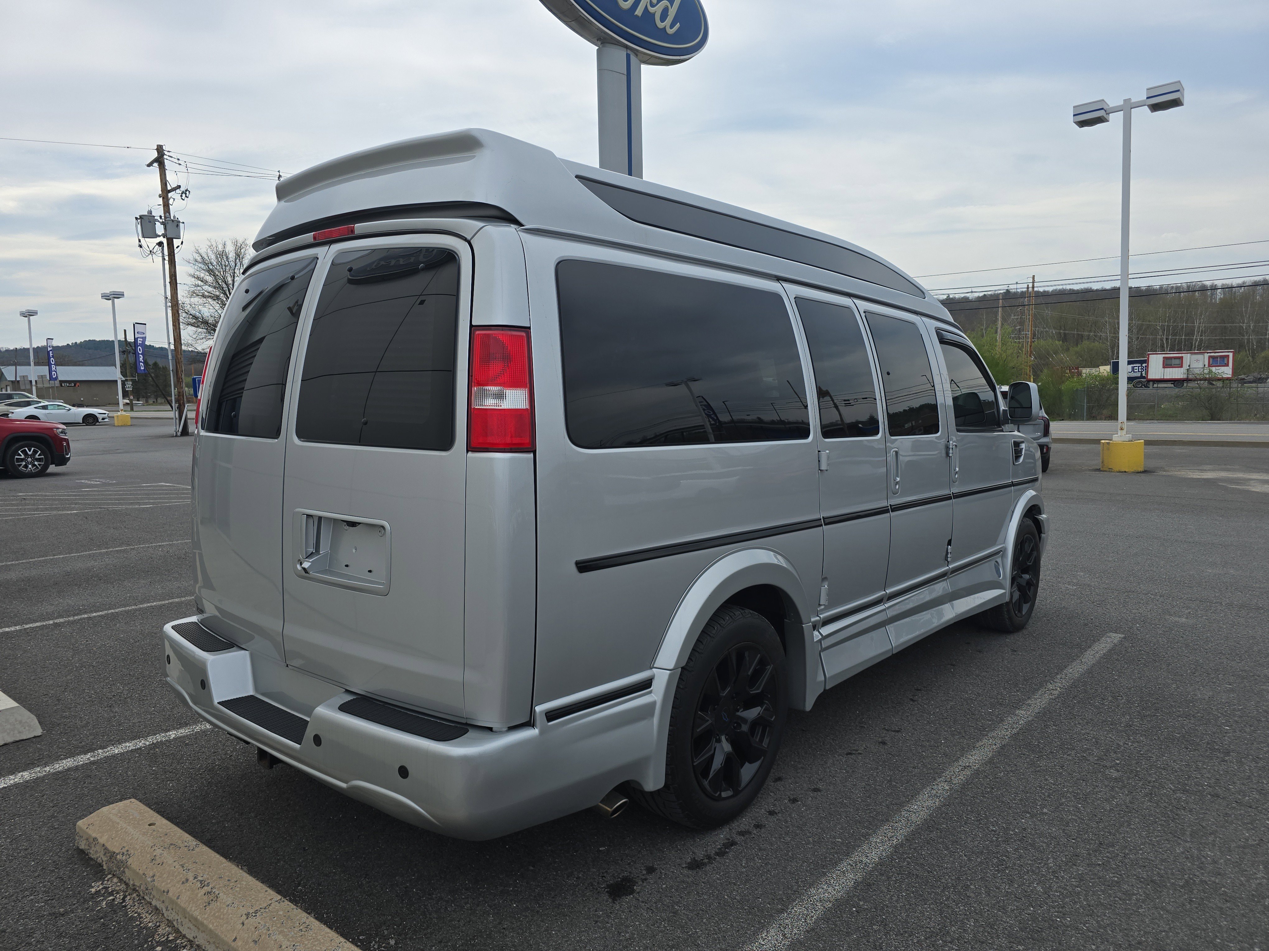 Used 2021 Chevrolet Express 2500 LS w/ Enhanced Convenience Package RWD image 3