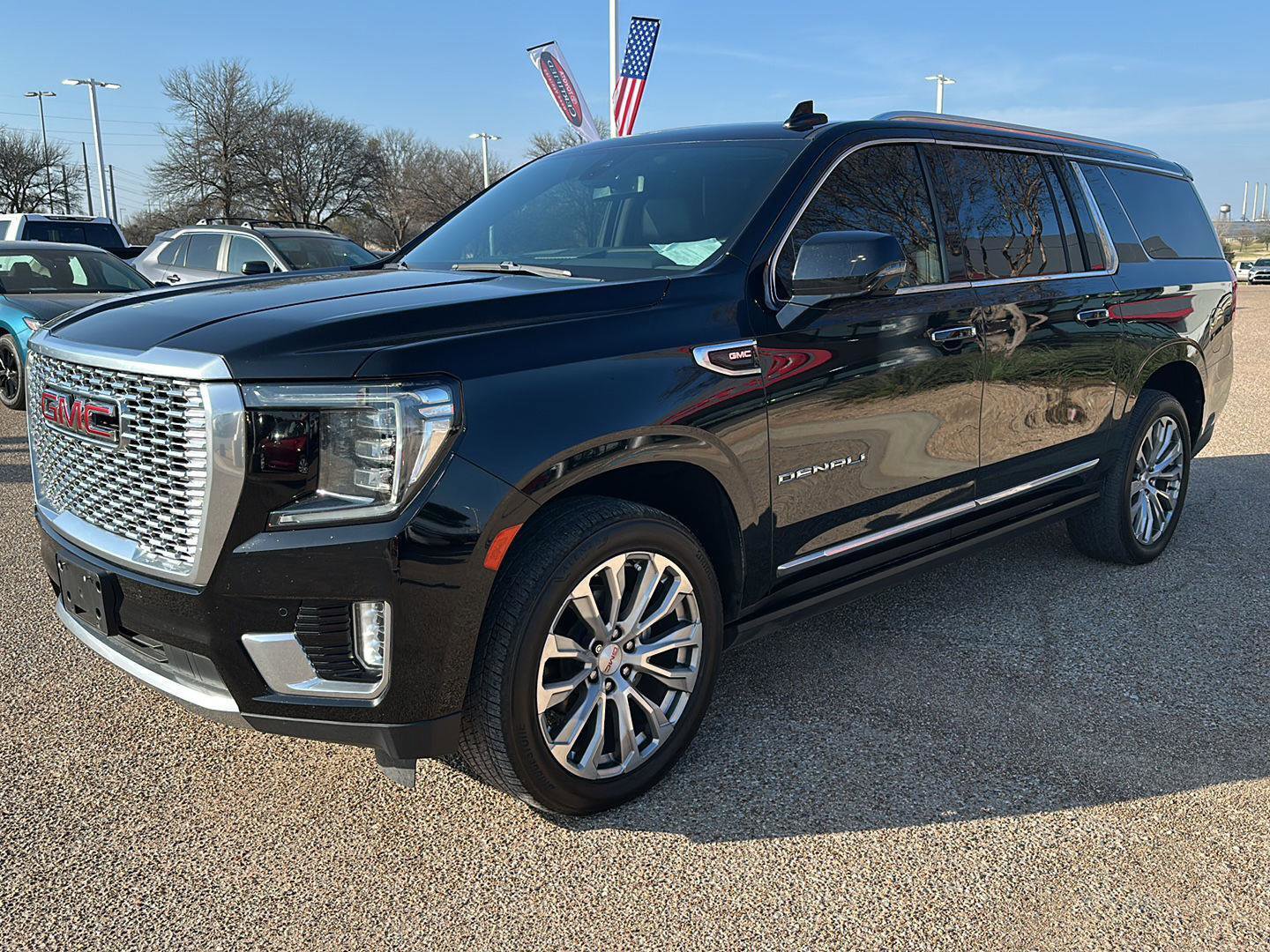 Used 2022 GMC Yukon XL Denali image 9