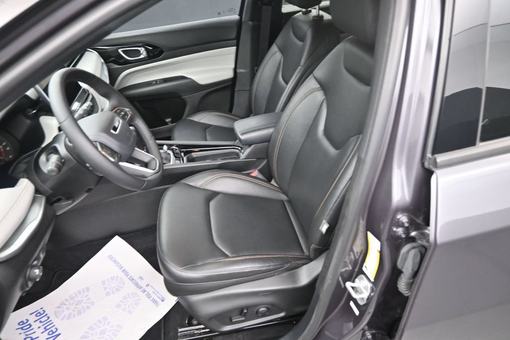 Used 2024 Jeep Compass Limited w/ Sun and Sound Group AWD/4WD image 13