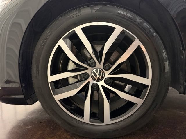 Used 2025 Volkswagen Jetta SE FWD image 10