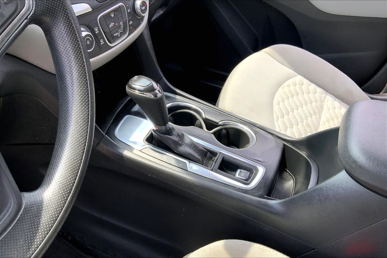 Used 2021 Chevrolet Equinox LS w/ LS Convenience Package FWD image 16