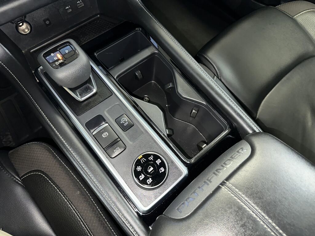 Used 2023 Nissan Pathfinder SL image 13