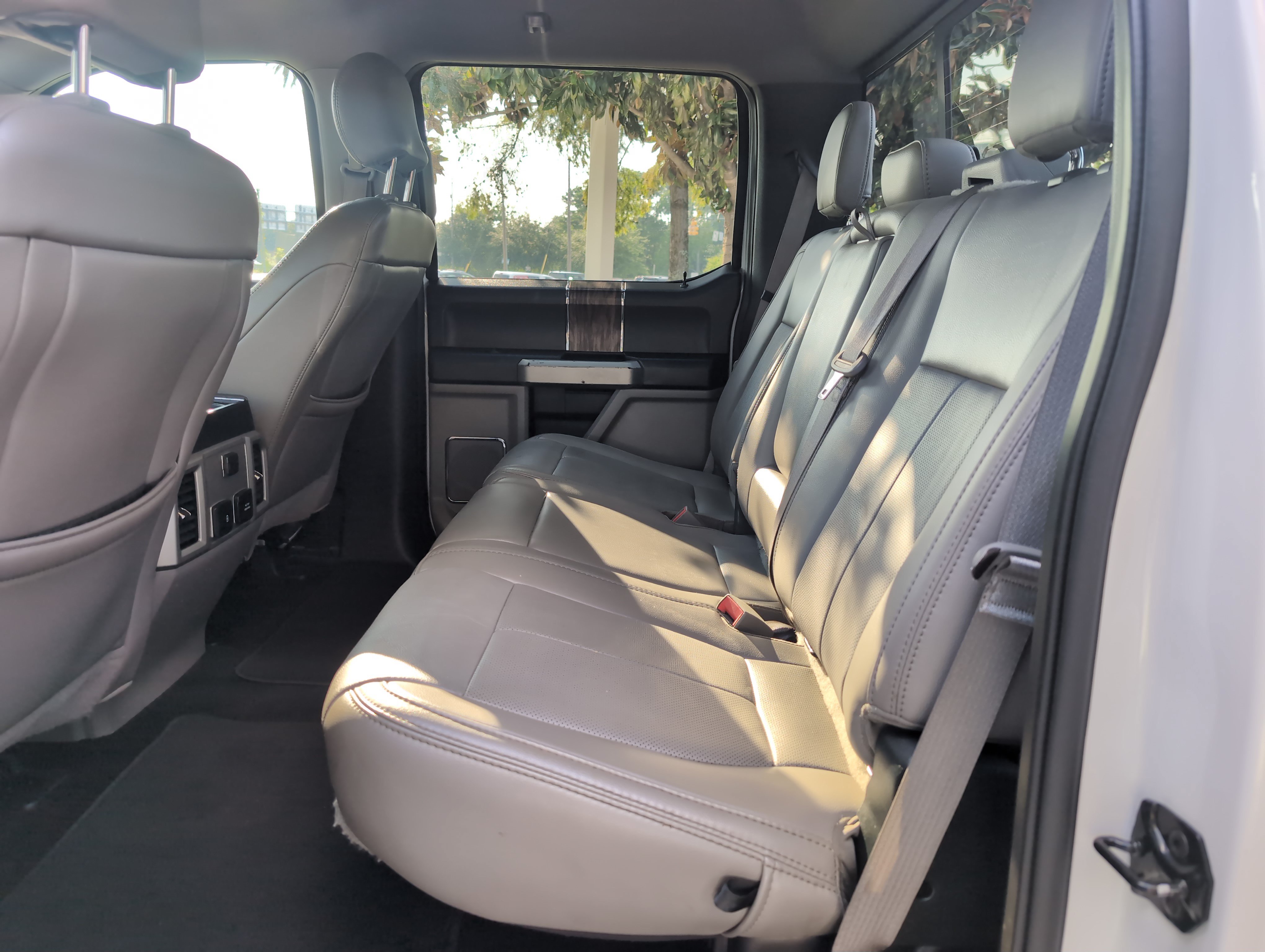 Used 2020 Ford F150 Lariat RWD image 30