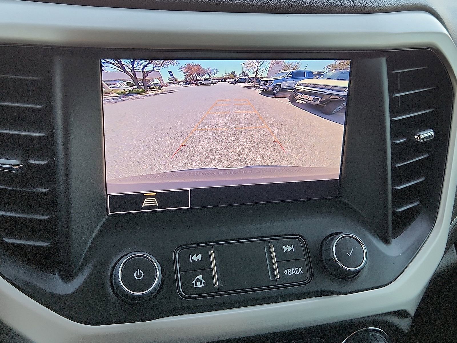 Used 2023 GMC Acadia SLT image 17