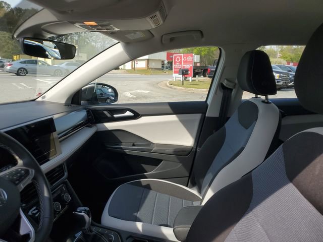 Certified 2025 Volkswagen Taos S image 17
