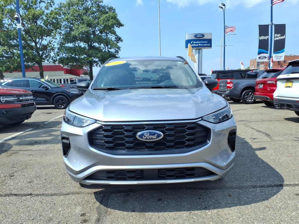 Certified 2023 Ford Escape ST-Line w/ Tech Pack #1 AWD/4WD image 2