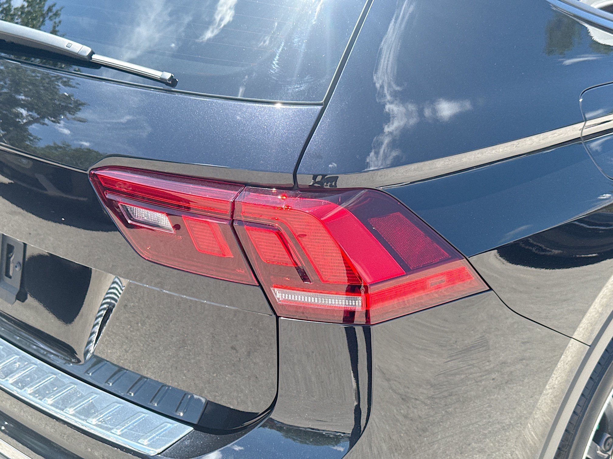 Certified 2024 Volkswagen Tiguan Wolfsburg Edition FWD image 27
