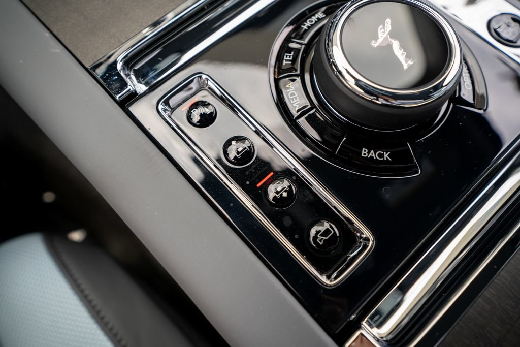 Used 2025 Rolls-Royce Cullinan AWD/4WD image 45