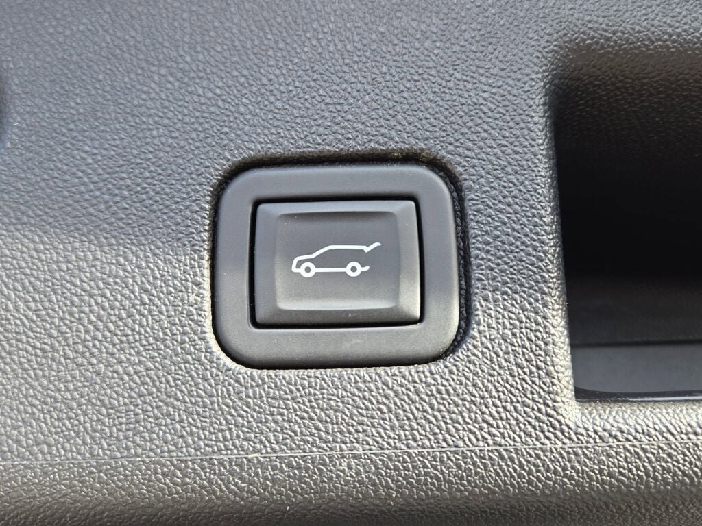 Used 2023 Chevrolet Equinox LT image 16