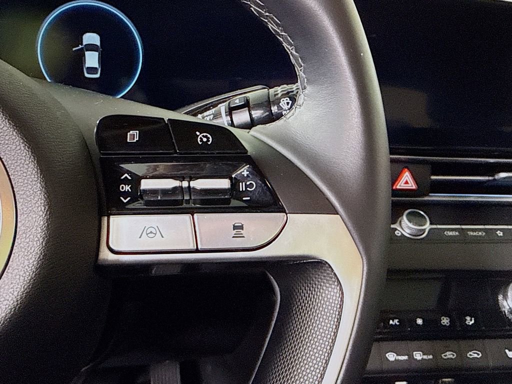 Certified 2023 Hyundai Elantra Limited FWD image 23