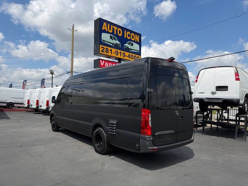 Used 2022 Mercedes-Benz Sprinter 4500 w/ Parking Package image 31