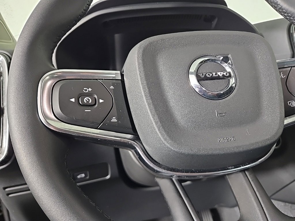 Certified 2024 Volvo XC40 B5 Plus w/ Protection Package Premier image 27