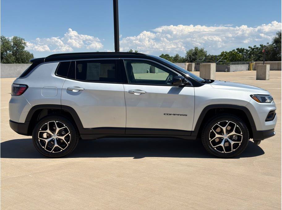 Used 2024 Jeep Compass Limited AWD/4WD image 9