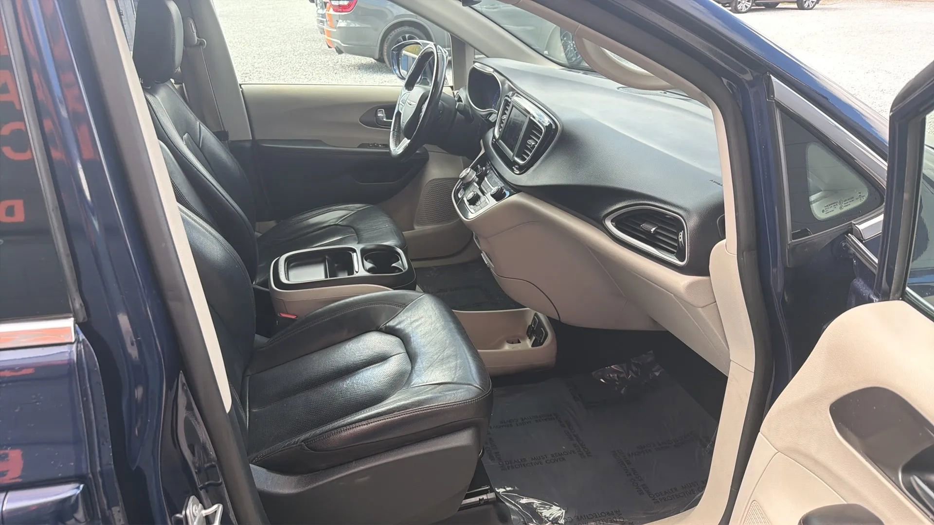 Used 2020 Chrysler Pacifica Touring-L FWD image 12