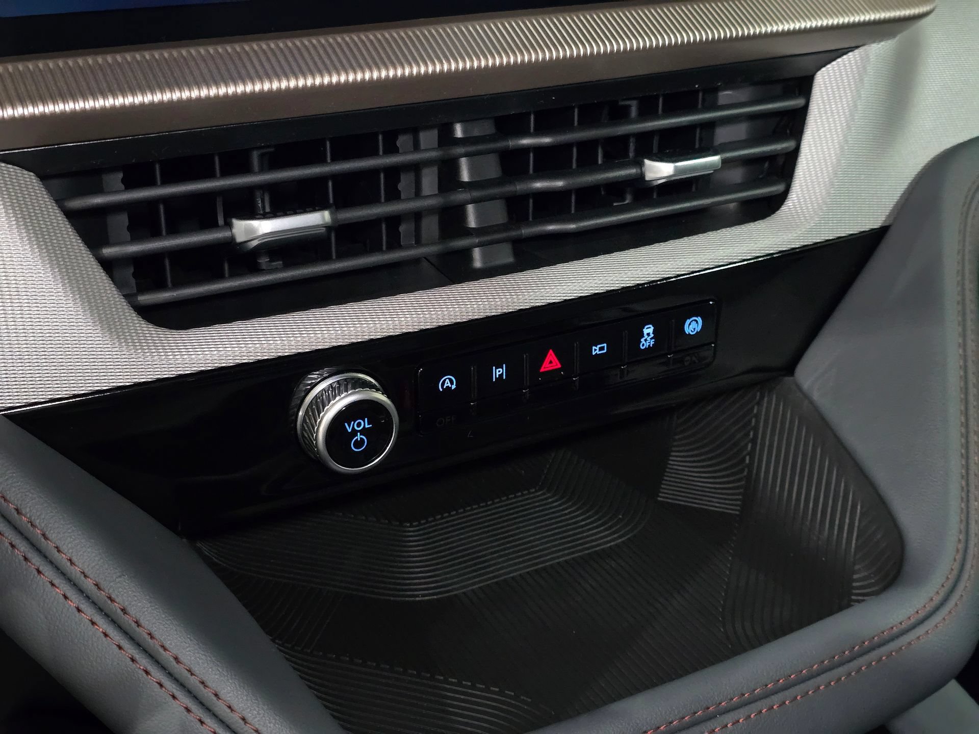 New 2026 Ford Explorer Active AWD/4WD image 30