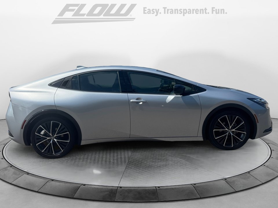 Used 2025 Toyota Prius XLE FWD image 8
