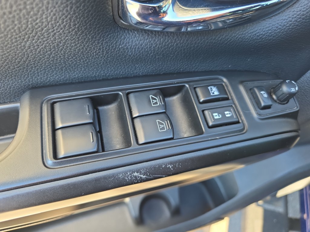 Used 2024 Nissan Titan PRO-4X w/ Pro-4x Convenience Package AWD/4WD image 19