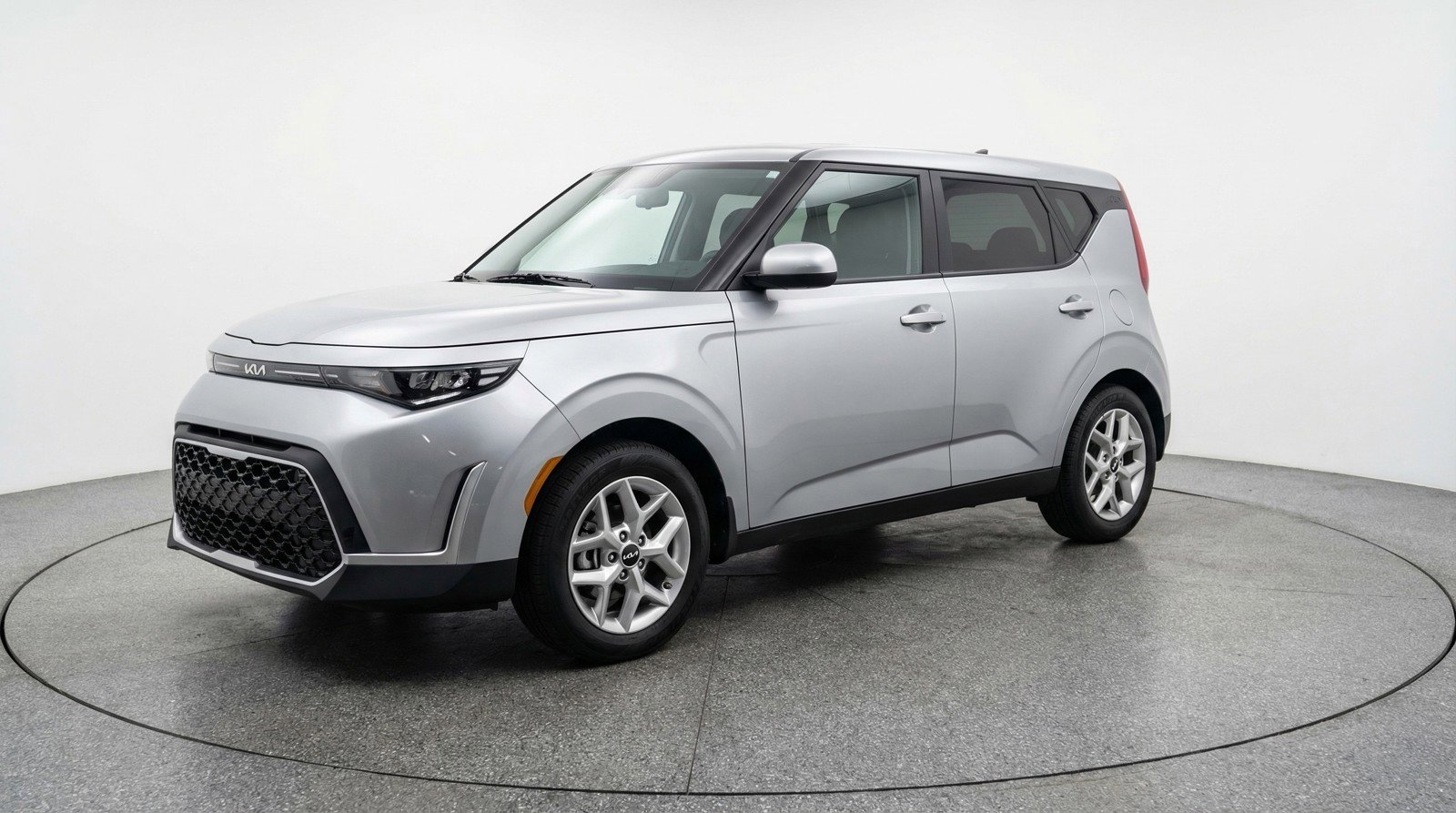 Used 2025 Kia Soul LX w/ LX Technology Package image 2