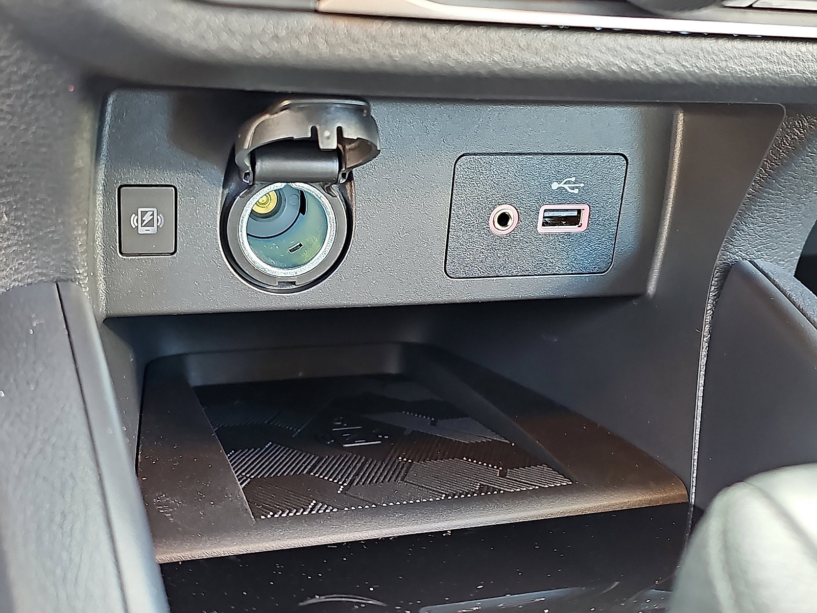 Certified 2025 Nissan Versa SV w/ Trunk Package image 23